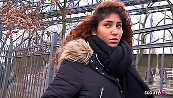 Ebony Latina-Teenager Bliver Hentet Og Kneppet Af Tysk Spejder