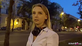 O Adolescentă Mică Primește Bani Pentru O Slujbă De Model Fals Și Este Futută