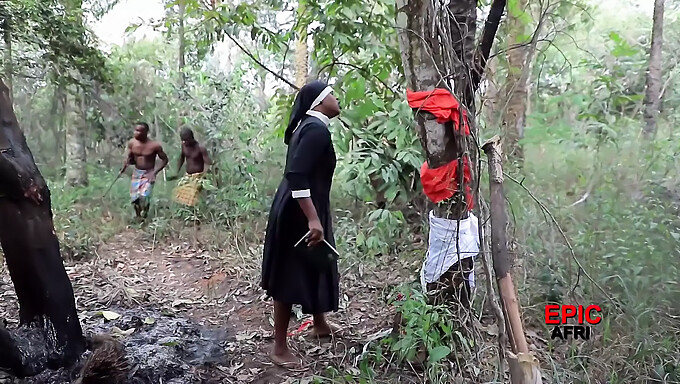 קומפילציה של הזרקות זרע של נערות אפריקניות עם תחת גדול