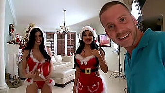 Kecantikan Dengan Punggung Buih Rebeca Linares Dan Abella Anderson Dalam Istimewa Krismas Yang Panas Oleh Bangbros