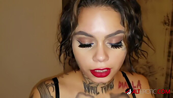 Vídeo Pov De Genevieve Sinn Sendo Tatuada E Depois Fodida