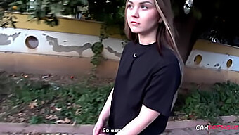 Bintang Porno Rusia Anya Terperangkap Di Pokok: Video Yang Lucu Dan Sexy