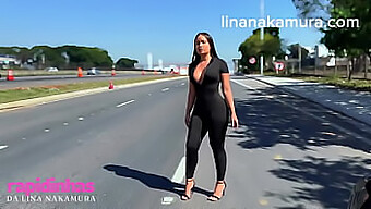 Adolescenta Asiatică Lina Nakamura Îi Face O Handjob Și O Muie Șoferului Indian De Camion Negão Pe Autostradă