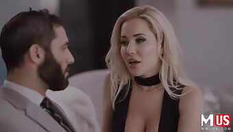 Savannah Bond Își Linge Pizda Și Se Fute În Acest Videoclip Fierbinte