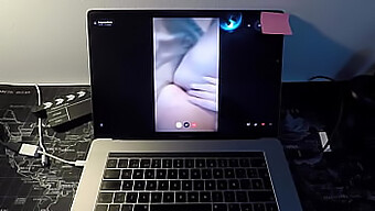 Büyük Doğal Göğüslü Milf, Hayranı Tarafından Webcam'De Beceriliyor