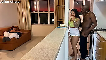 ¡pareja Amateur Disfruta De Sexo Caliente Frente A La Televisión!