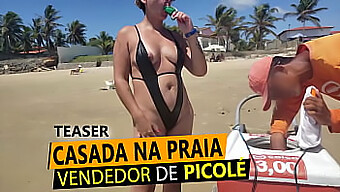 Loira Sexy Em Fio Dental Seduz Vendedor De Praia Com Seus Peitos Grandes E Mamilos